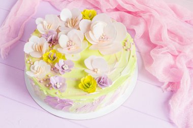 Çiçekli parlak renkli kek