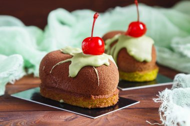 Çikolatalı pasta pasta tatlı kiraz ile