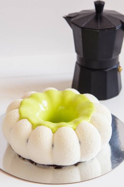 Mus kek tatlı kadife kapak ve parlak sır ile