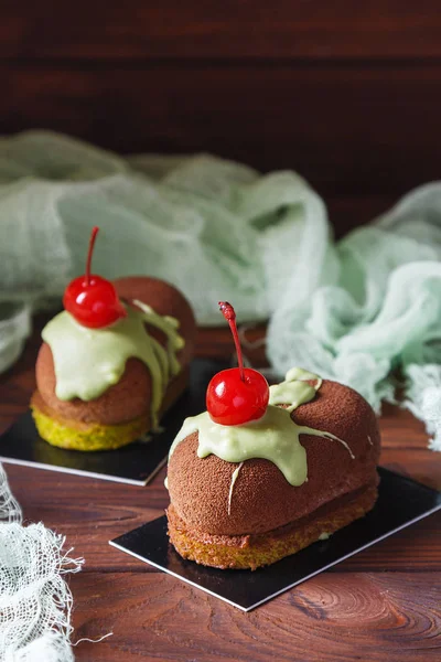 Çikolatalı pasta pasta tatlı kiraz ile