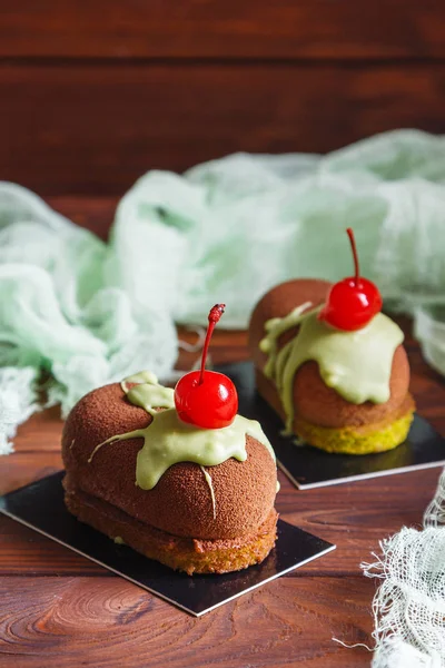 Çikolatalı pasta pasta tatlı kiraz ile