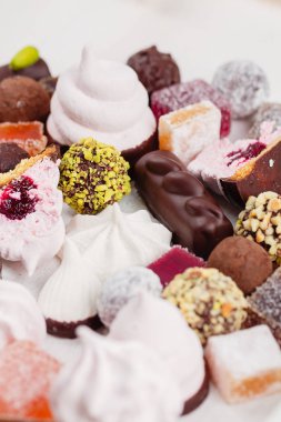 Ev yapımı konfeksiyon ürün yelpazesine sahip. Seçici odak