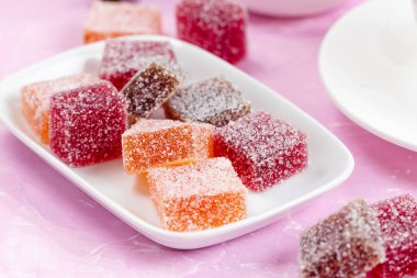 Ev yapımı meyve reçeli