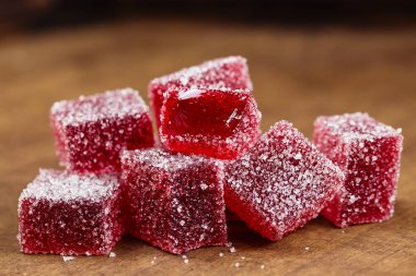 Ev yapımı meyve jöle. Kırmızı dut reçeli