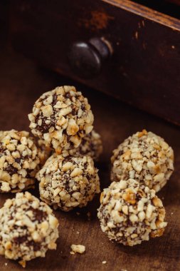 Ev yapımı fındık truffle şekerler