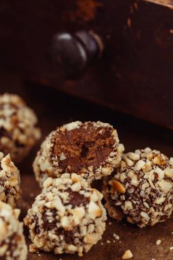 Ev yapımı fındık truffle şekerler