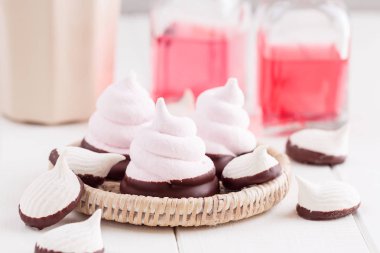 Ev yapımı pembe zephyr veya marshmallow