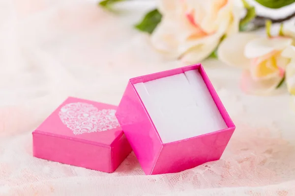 Confezione regalo gioielli rosa — Foto Stock