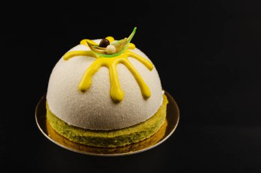 Mus pasta tatlı beyaz çikolata kadife kaplama