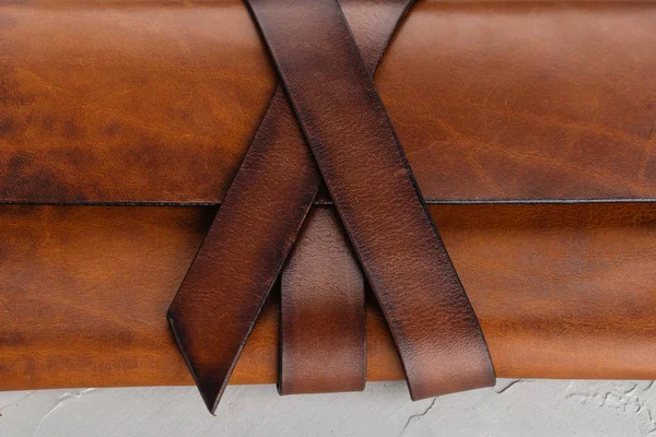 Cartera de cuero marrón hecha a mano —  Fotos de Stock