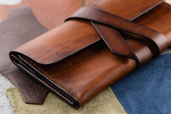 Casual handmade brown leather wallet — Stock Photo, Image