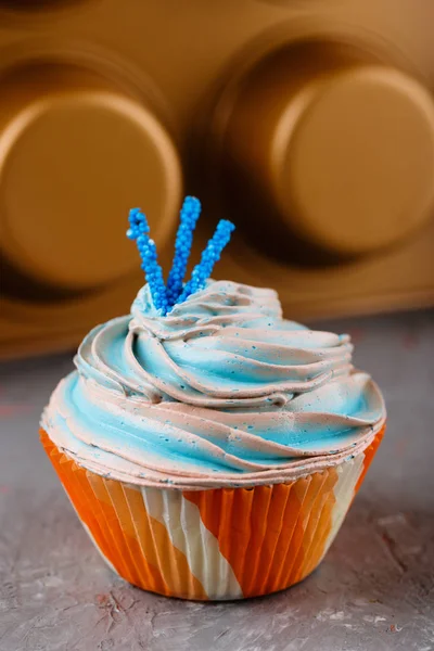 Kék cupcake narancs kupát — Stock Fotó