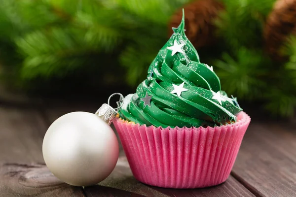 Cupcake de Navidad verde —  Fotos de Stock