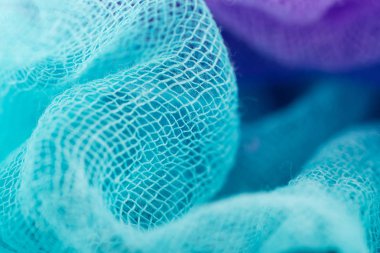 El boyalı gazlı bez kumaş turkuaz mavi renk closeup