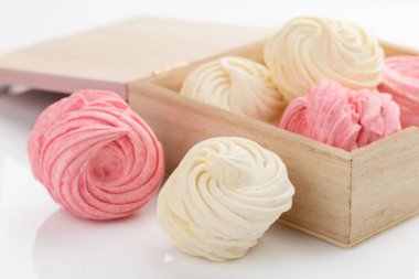 Ev yapımı zephyr veya beyaz arka plan üzerinde hatmi