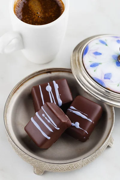 Bonbons Chocolat Faits Main Décorés Avec Des Éclaboussures Violettes Sur — Photo