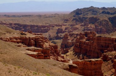 Güney Kazakistan 'daki Charyn Kanyonu' nun en üst manzarası.