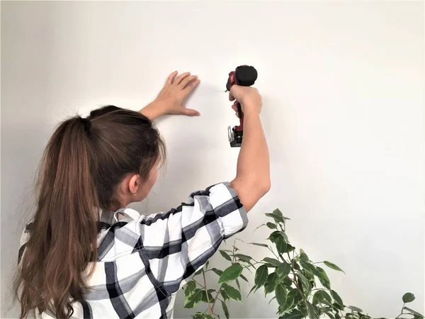 Young Girl Going Drill Wall Drill — Stock Photo, Image