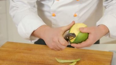 Soyma ve kesme mango