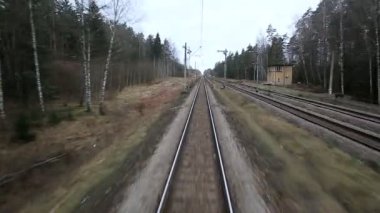 Coutry manzara ile çalışan tren yolu