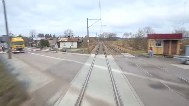 Binario ferroviario che attraversa paesaggi di coutry — Video Stock
