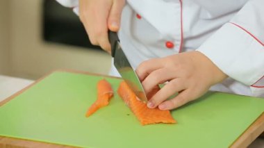 Şef sarılmak somon olduğunu