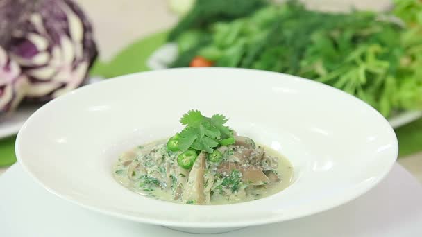 Suppe mit Pilzen — Stockvideo