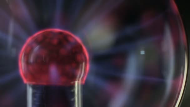 Plasma globe reageren op de luidspreker afspelen — Stockvideo