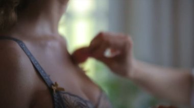 İç çamaşırı modeli küme önce