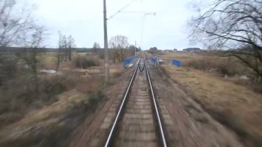 Coutry manzara ile çalışan tren yolu