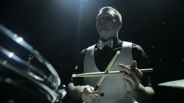 Drummer op de drums — Stockvideo