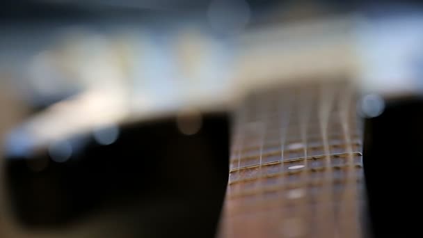 Cordas de guitarra em close-up — Vídeo de Stock