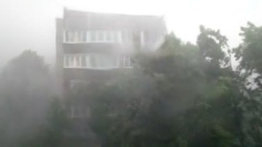 Bahar fırtına sırasında güçlü windflaws