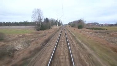 Coutry manzara ile çalışan tren yolu