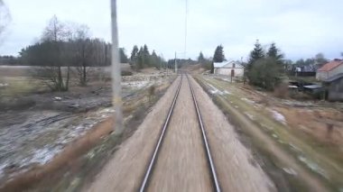 Coutry manzara ile çalışan tren yolu