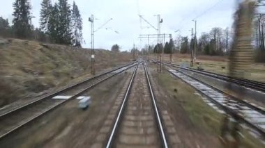 Coutry manzara ile çalışan tren yolu