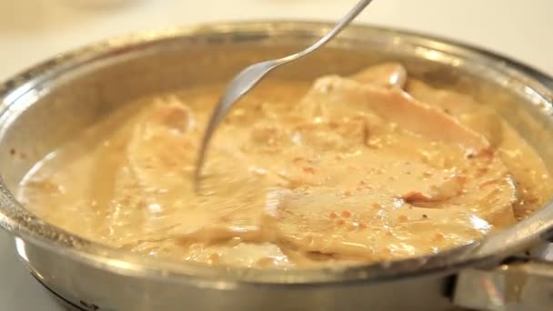 Stewing chicken fillet with mustard sauce — Stock Video