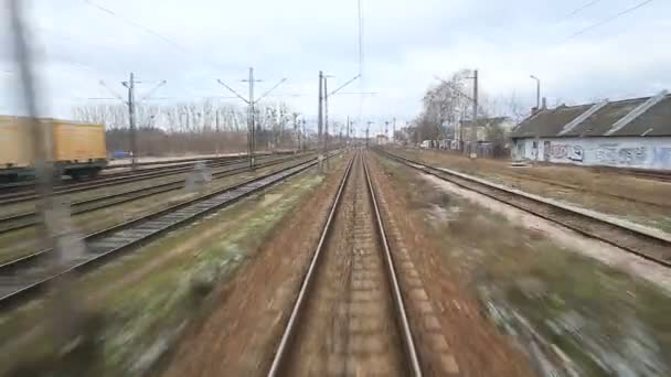 Eisenbahnstrecke führt durch kubanische Landschaften — Stockvideo