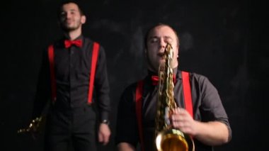Saksafon ve trompet oyuncular vintage retro tarzı
