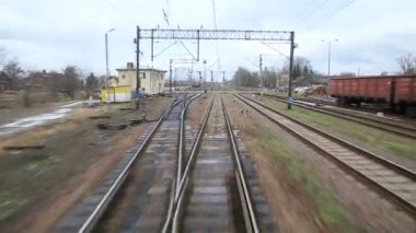 Coutry manzara ile çalışan tren yolu