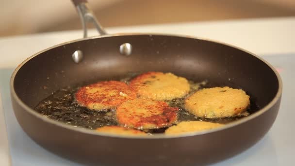 Chef is frying veggie burgers on a pan — Stock Video