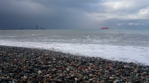 Tidal bore on stony pebble sea shore — Stock Video