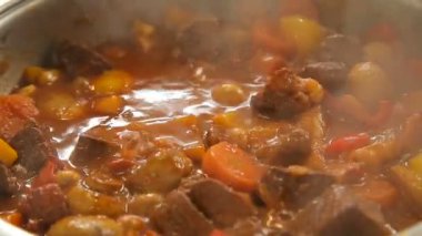 Güveç sığır eti ve sebze gulaş