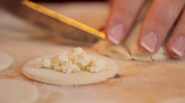 Evde vejetaryen ev yapımı hamur tatlısı hazırlıyorum.