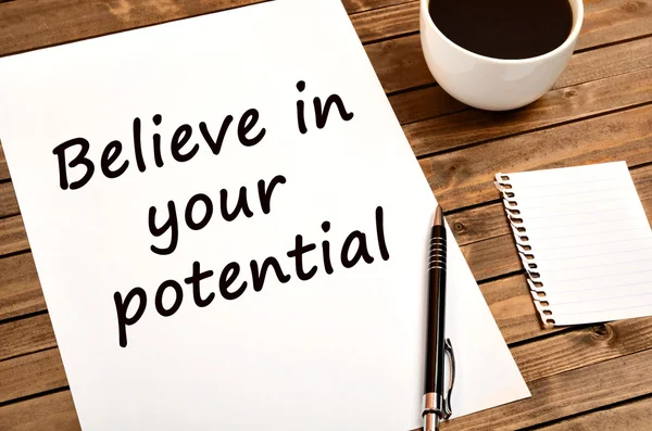 Text Believe i din potential på papper — Stockfoto