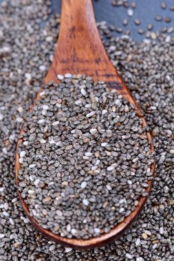 Chia tohum kaşıkla 