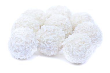 Beyaz zemin üzerine Hindistan cevizi çerezleri grup