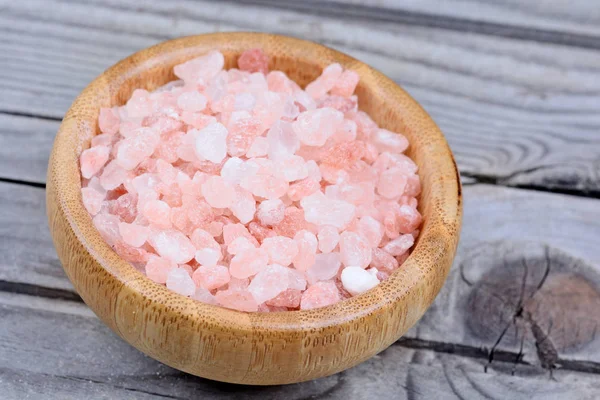 Pink salt in a bowl on table — Stock Photo, Image