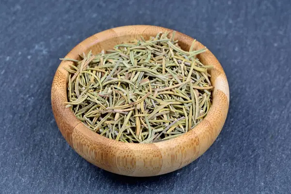 Dry rosemary in a bamboo bowl — Stock Photo, Image