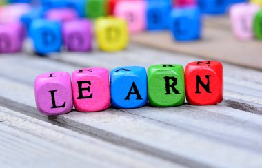 Tablo üzerinde kelime öğrenmek